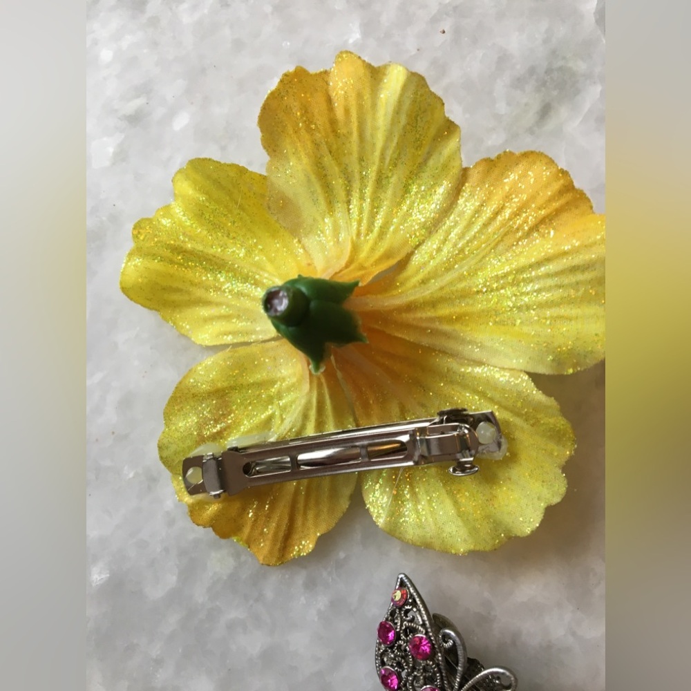 💖✨Pink Butterfly Barrette with crystals ✨ & Yellow glitter Flower Barrette 💖🌼✨✨ - Picture 15 of 16